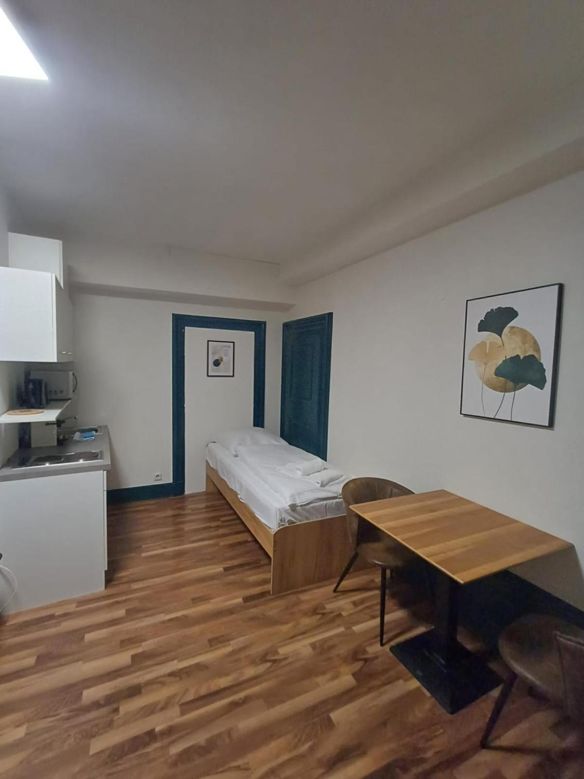 לוסטנאו Crown Living Villa Blumenau Studios, Smarttv, Parkplatz מראה חיצוני תמונה