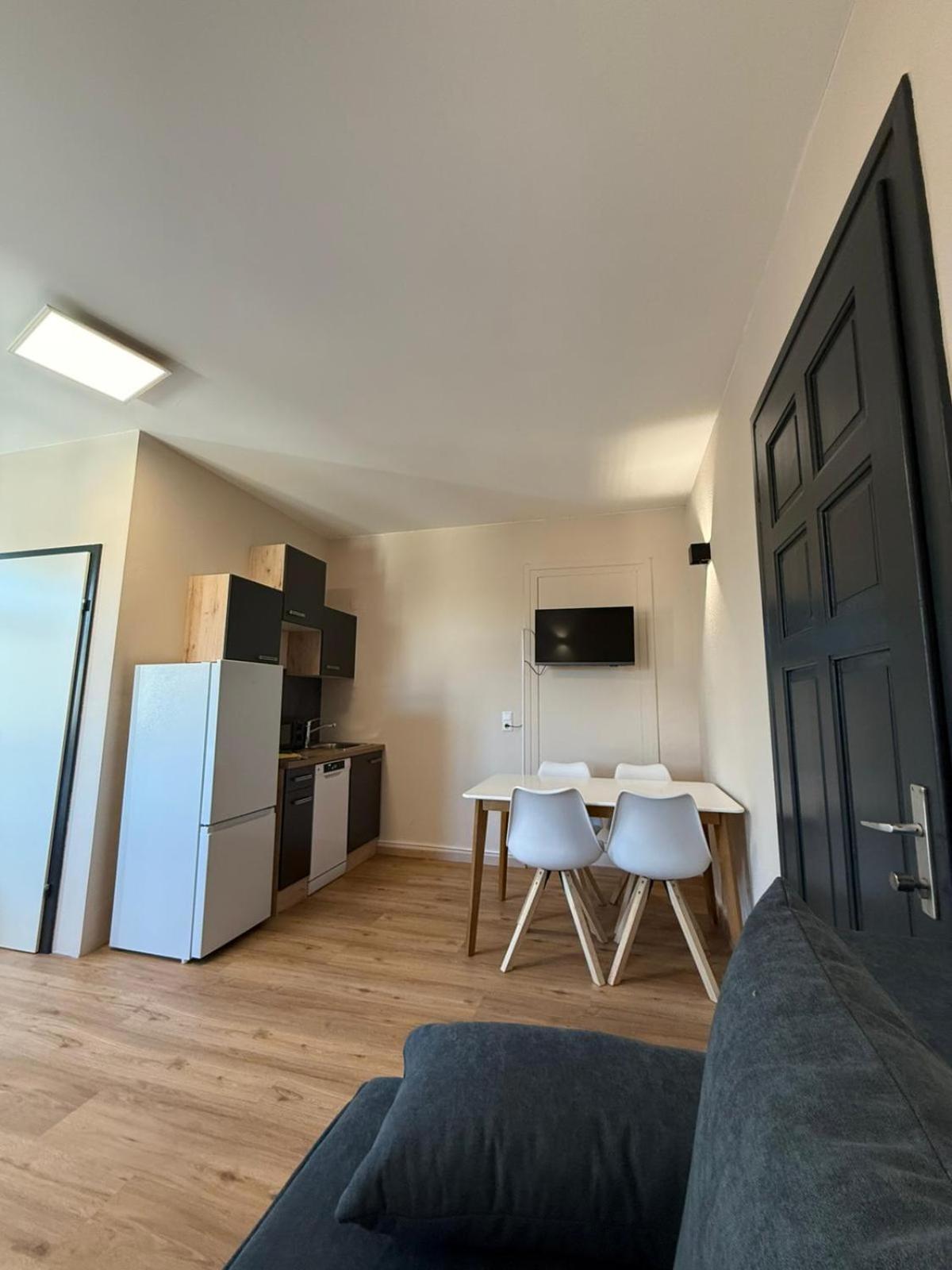 לוסטנאו Crown Living Villa Blumenau Studios, Smarttv, Parkplatz מראה חיצוני תמונה
