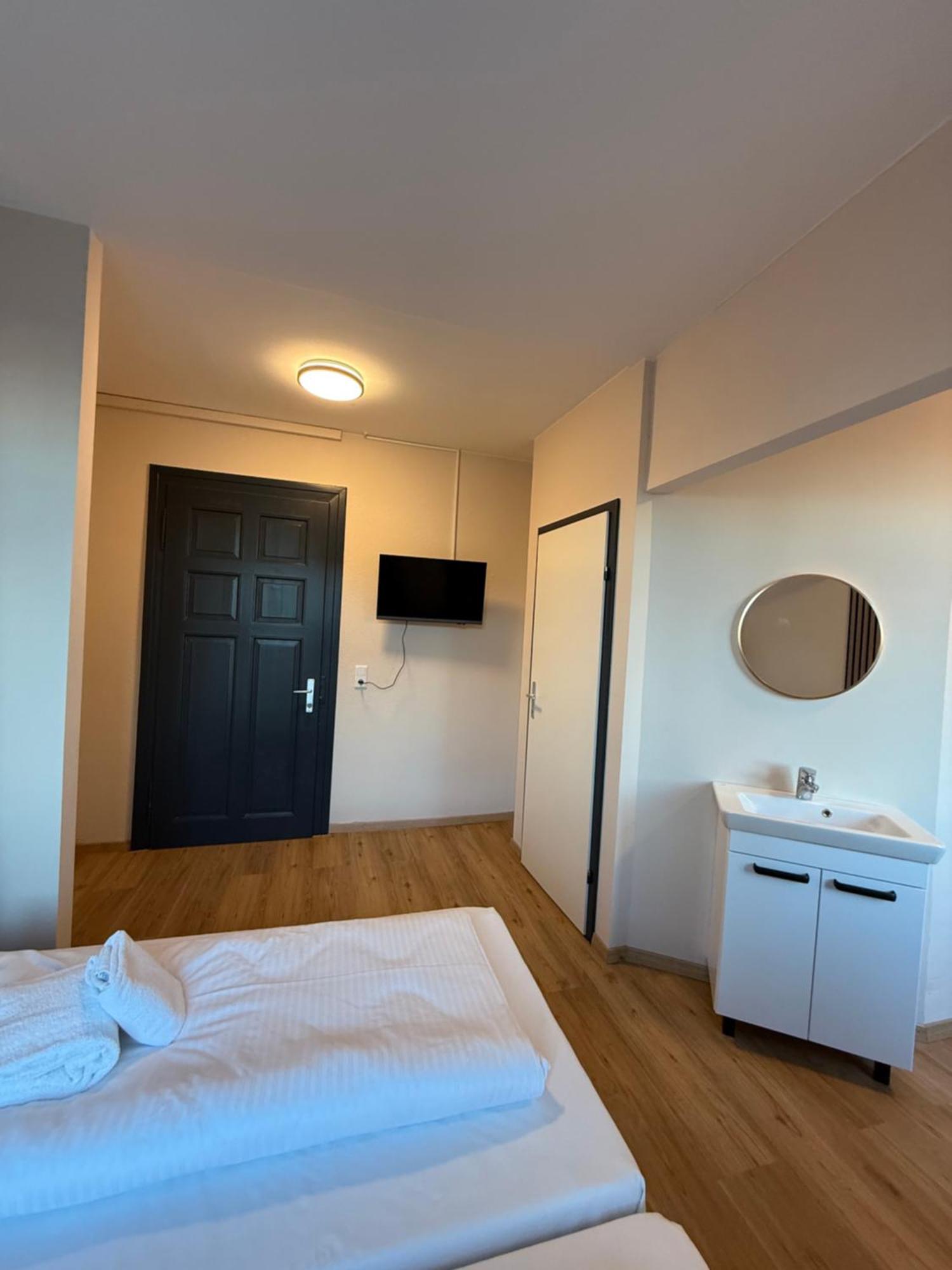 לוסטנאו Crown Living Villa Blumenau Studios, Smarttv, Parkplatz מראה חיצוני תמונה
