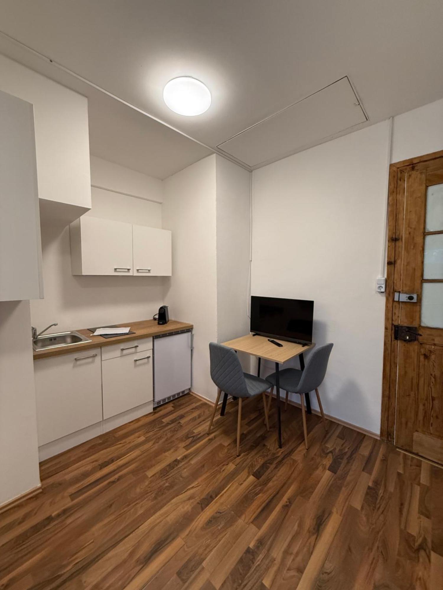 לוסטנאו Crown Living Villa Blumenau Studios, Smarttv, Parkplatz מראה חיצוני תמונה