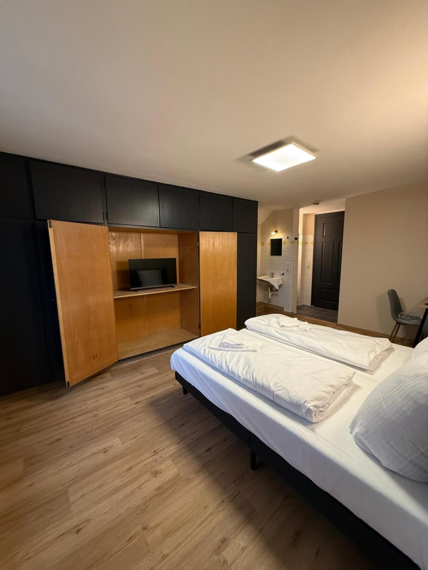 לוסטנאו Crown Living Villa Blumenau Studios, Smarttv, Parkplatz מראה חיצוני תמונה