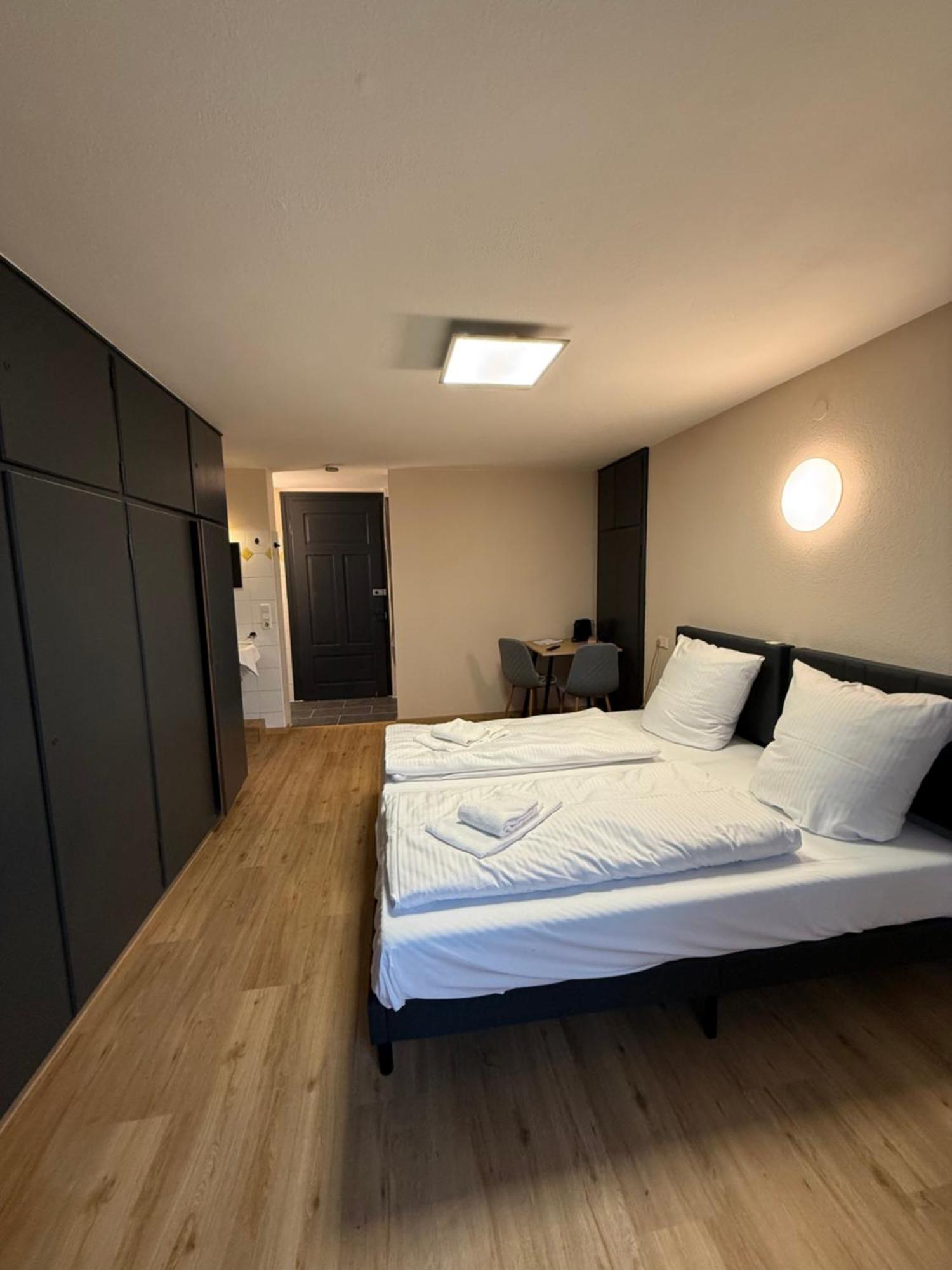 לוסטנאו Crown Living Villa Blumenau Studios, Smarttv, Parkplatz מראה חיצוני תמונה