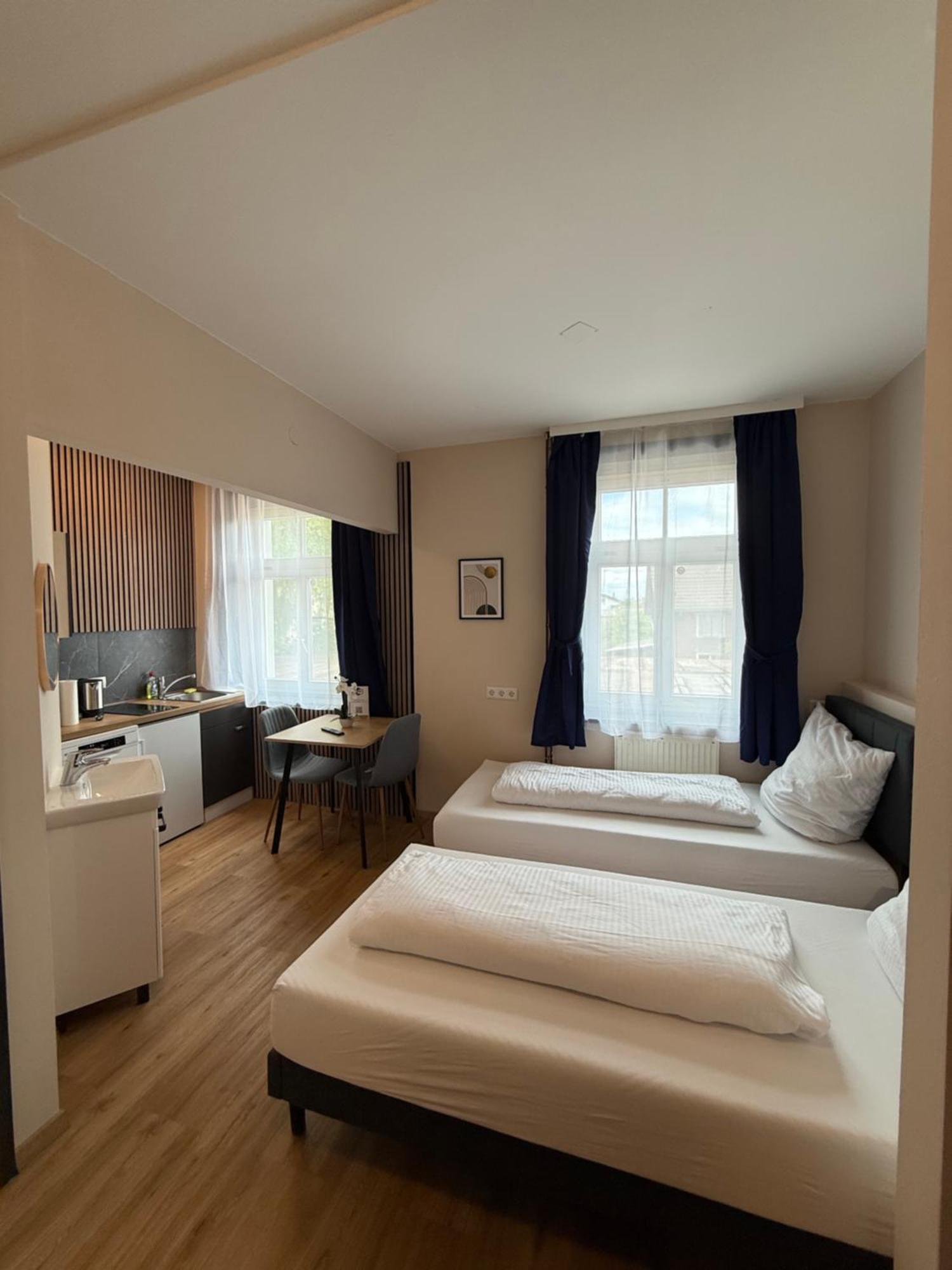לוסטנאו Crown Living Villa Blumenau Studios, Smarttv, Parkplatz מראה חיצוני תמונה